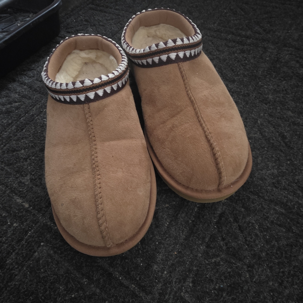 Kirkland Signature Women Tan Slippers - Picture 6 of 6
